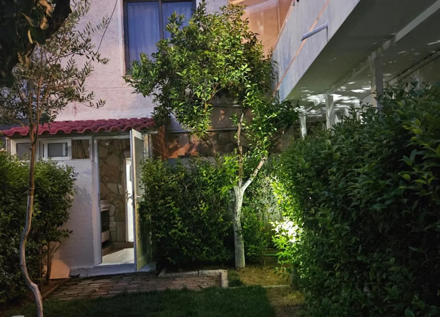 Leon'S Home Saranda